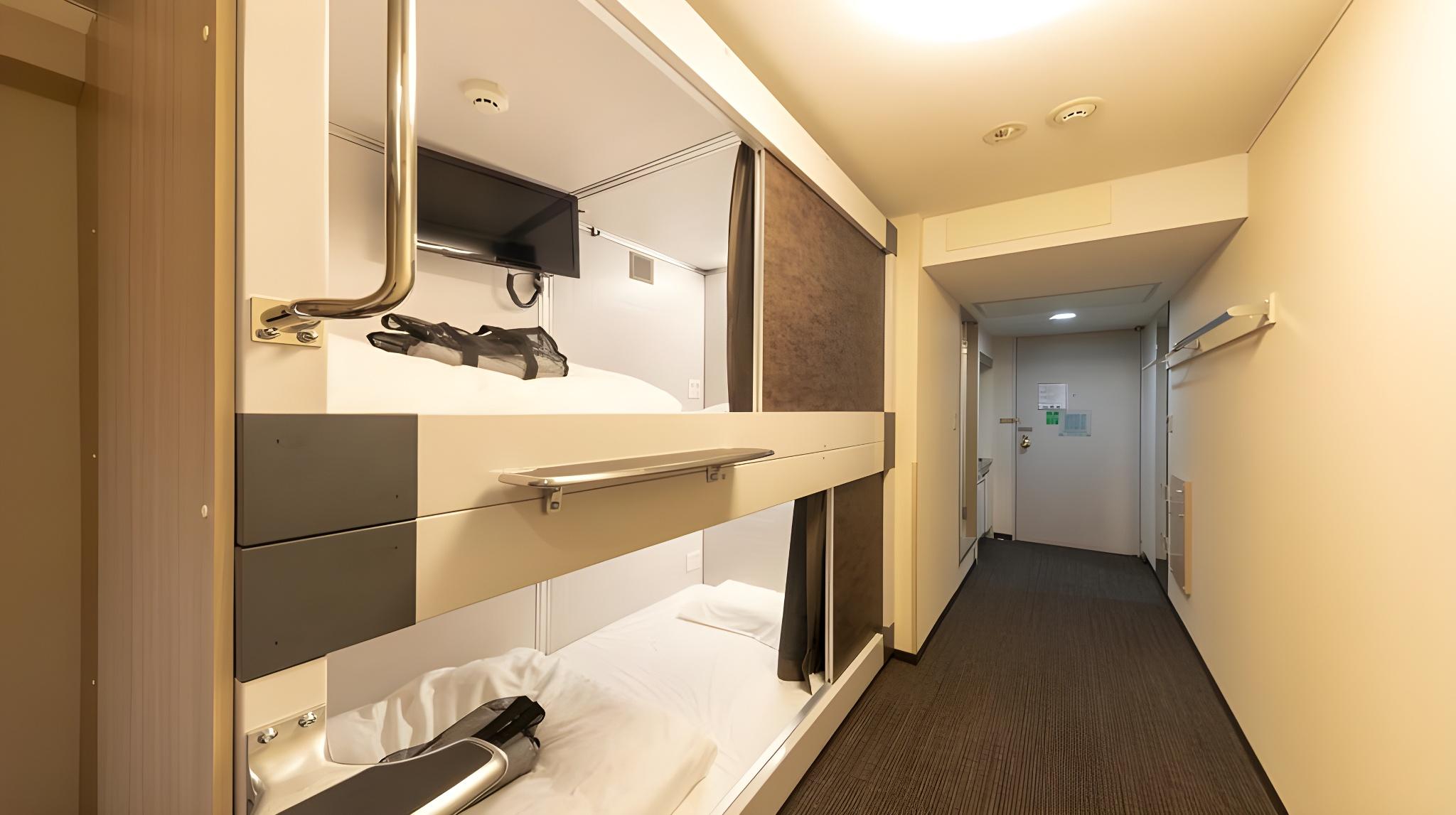 Capsule, Bunk Beds, City View
