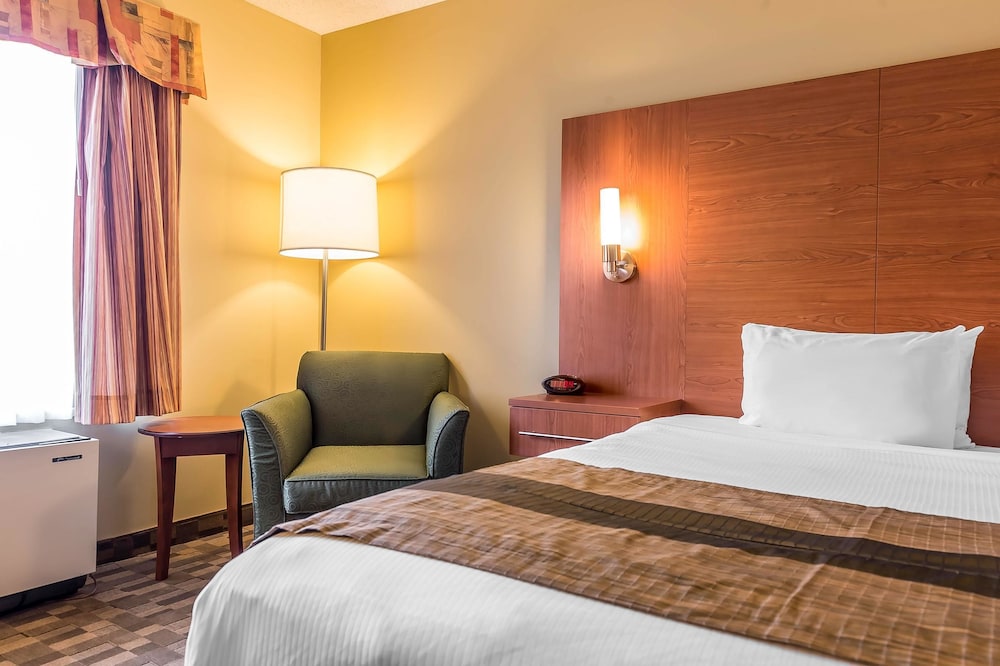 Quality Inn & Suites Hawkesbury 15/50
