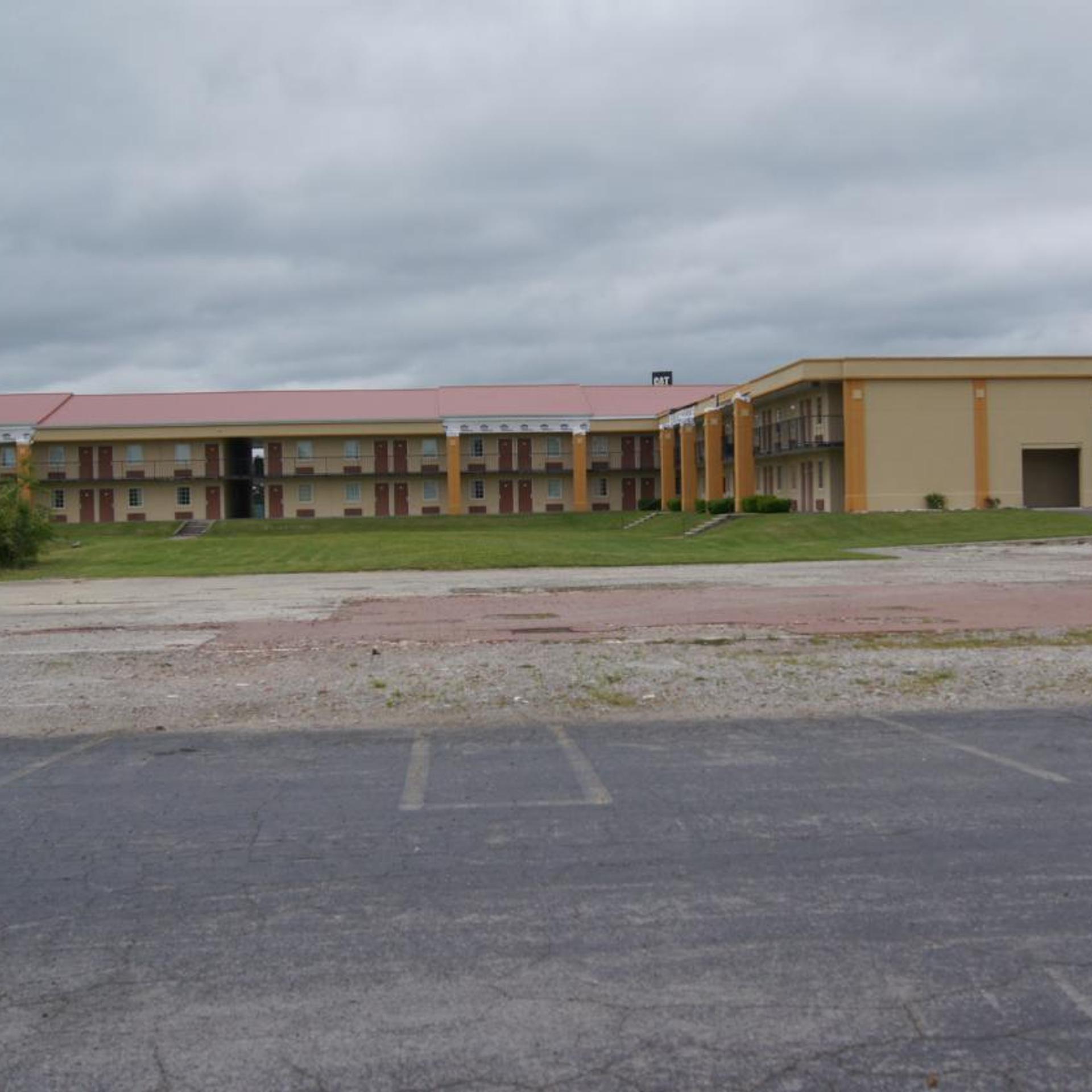 Executive Inn 3/36