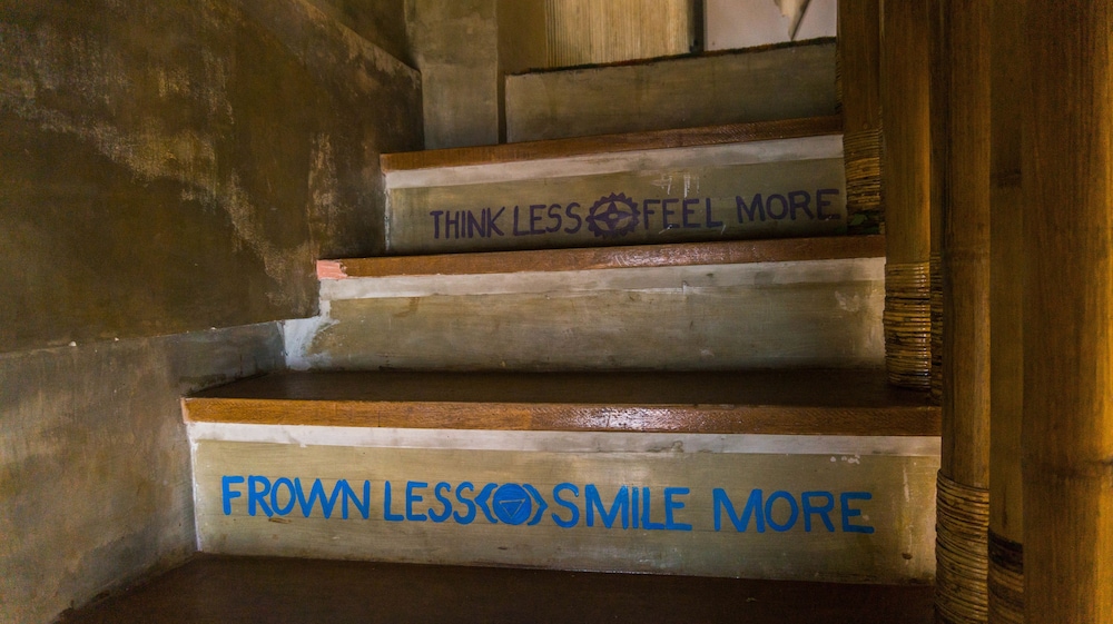 Happiness Hostel 8/50