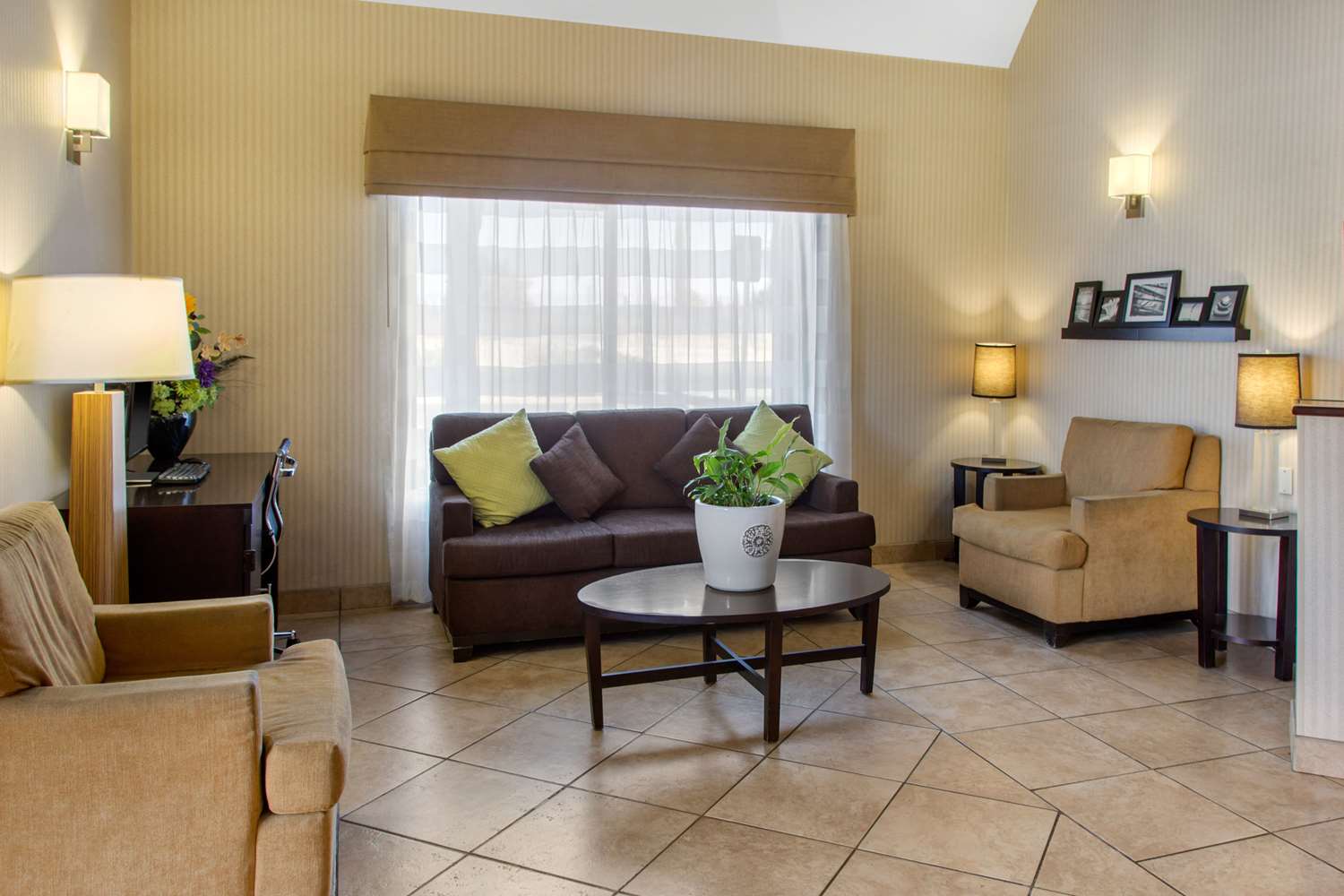 Sleep Inn & Suites Bakersfield North 30/46