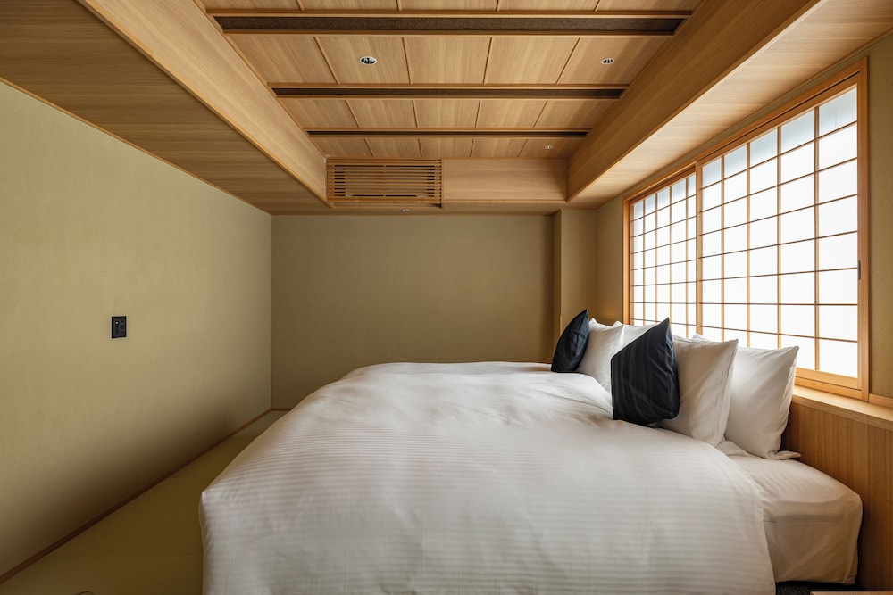 DELUXE, TWIN BEDS