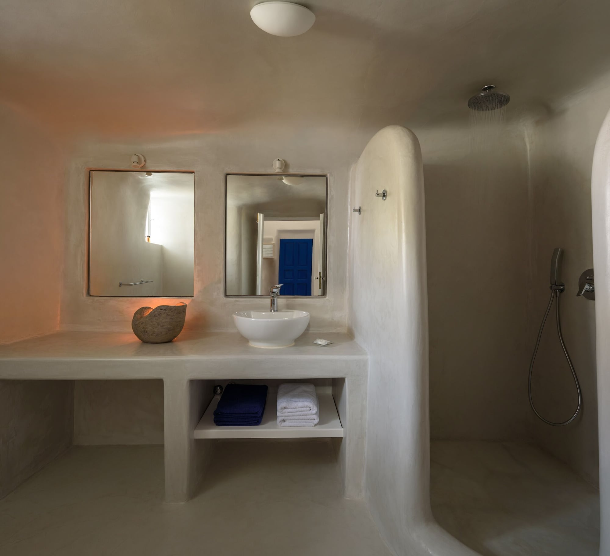 2 ROOMS, STUDIO, 1 DOUBLE AND 1 SINGLE BED