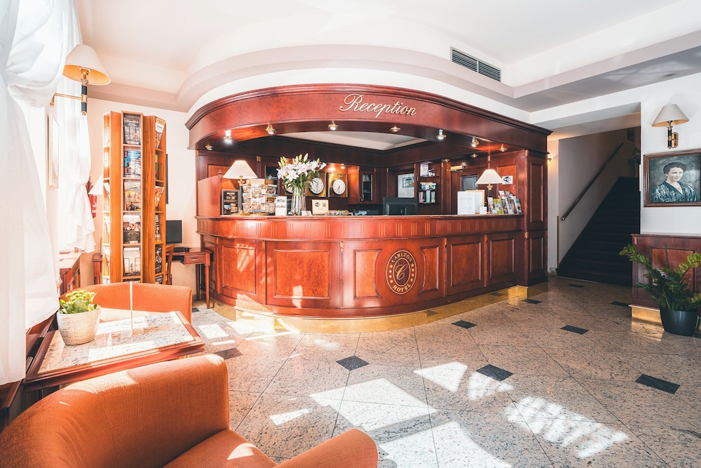 Carlton Hotel 7/51