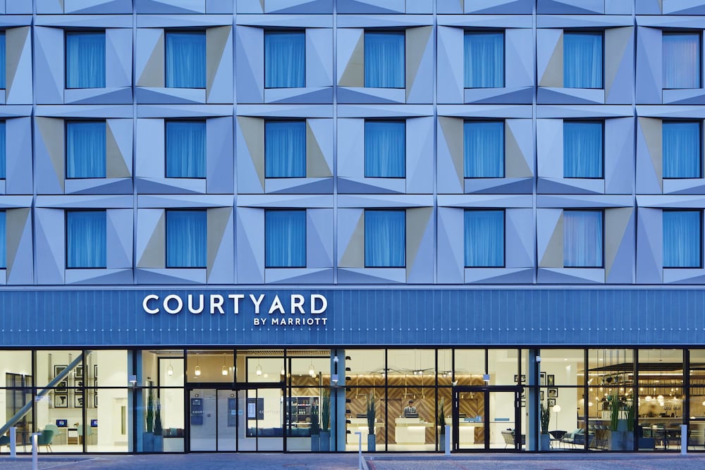 Courtyard by Marriott Luton Airport 1/57