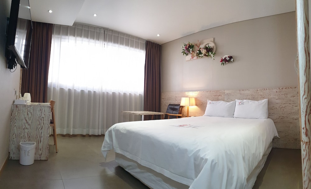 Reve Hotel Jeju 9/35