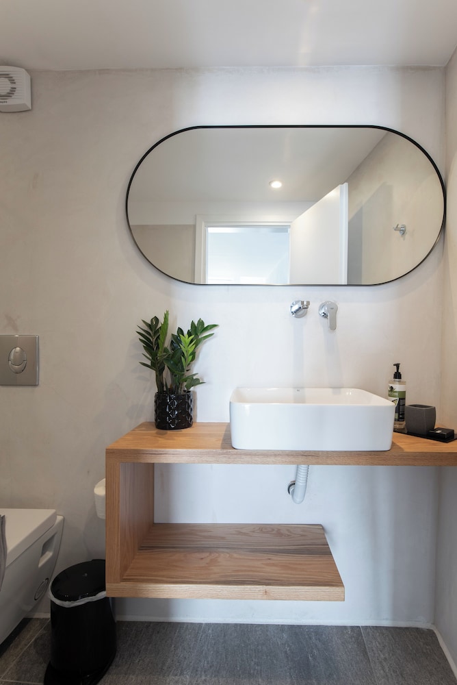 Mytheo Luxury Studios 7/50