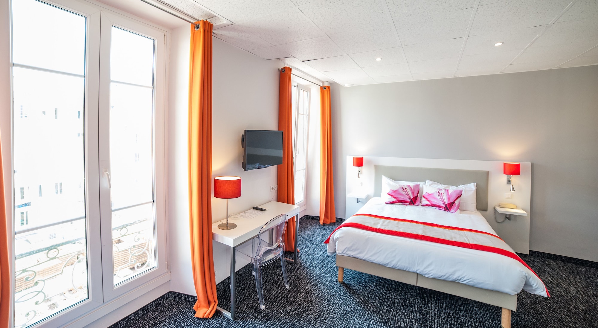 ROOM, DOUBLE BED