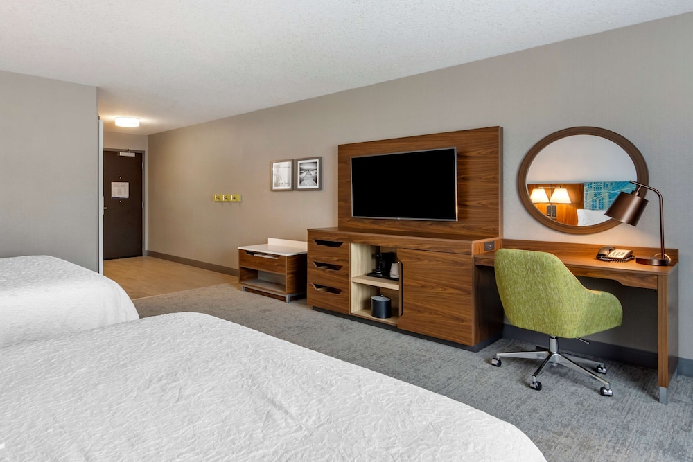 Hampton Inn & Suites by Hilton Edmonton/West 15/35