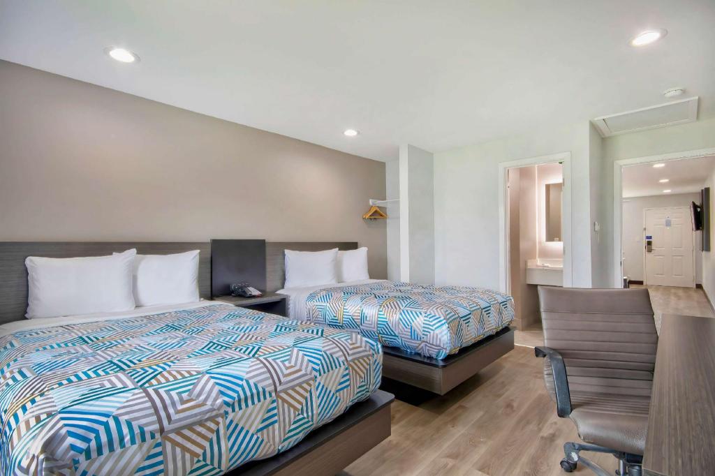 2 Full Beds - Non-Smoking