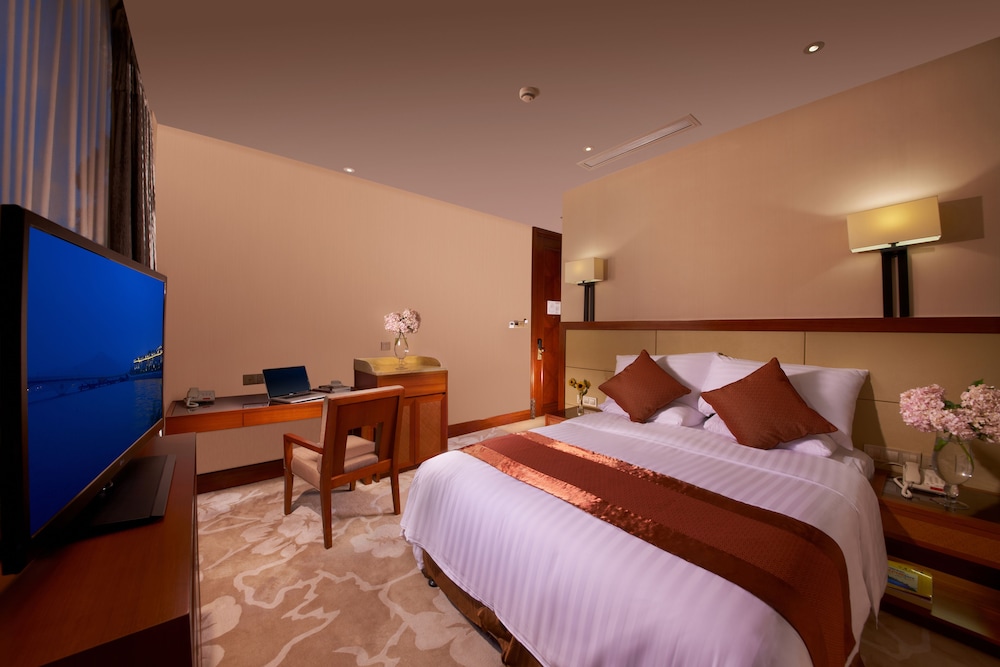 NEW CENTURY RESORT SIMING LAKE YUYAO 6/29