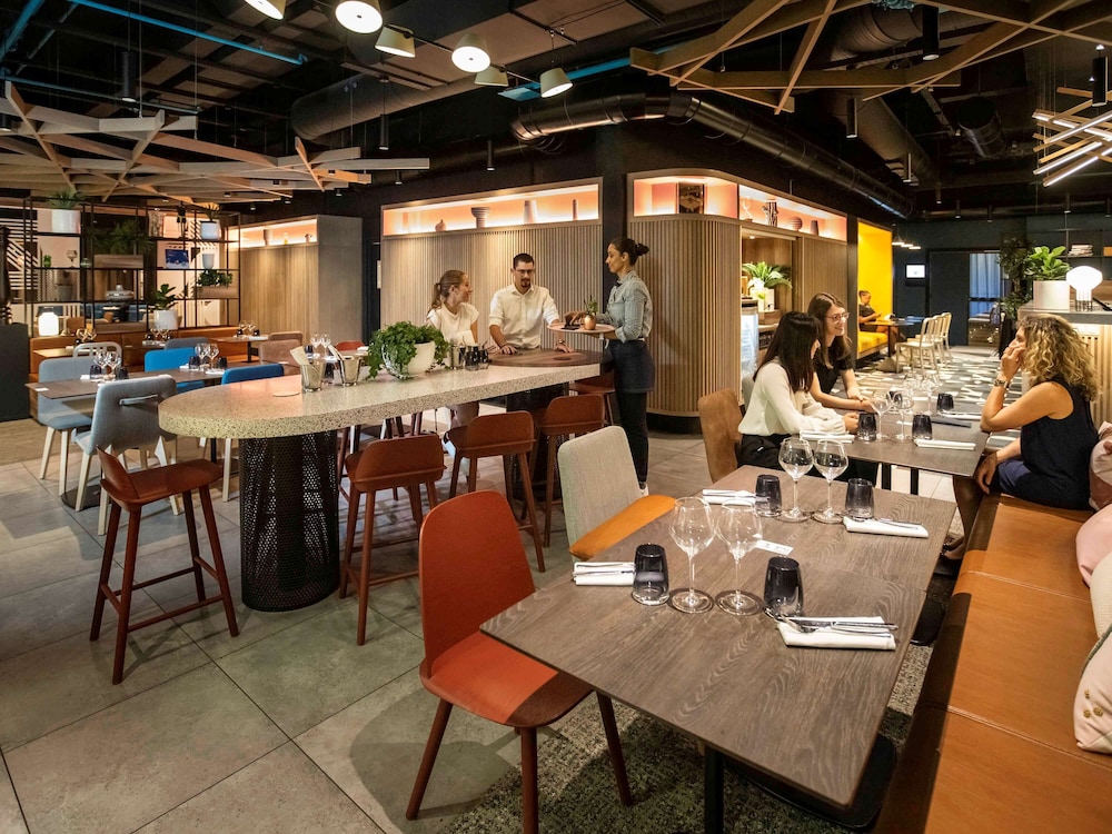 restaurant cafeteria