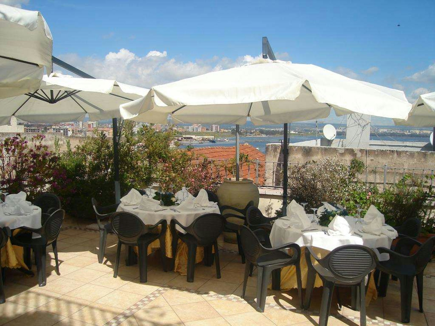Akropolis Hotel 56/63