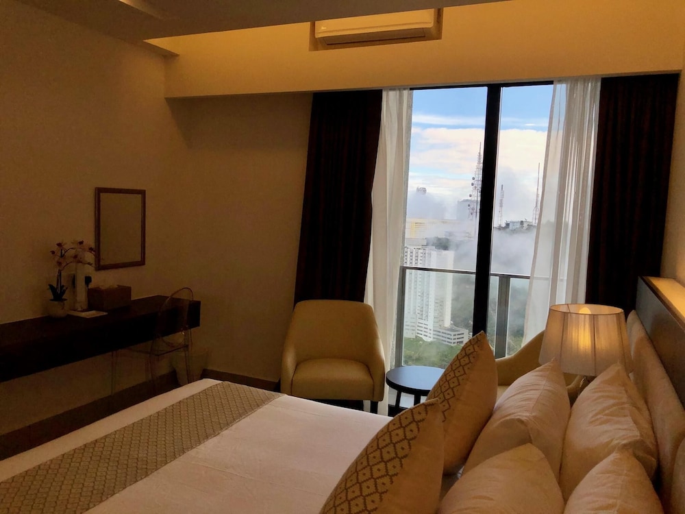 Sky D'Mont Suites 35/50