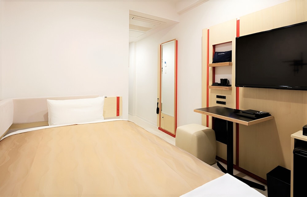 ROOM, SINGLE