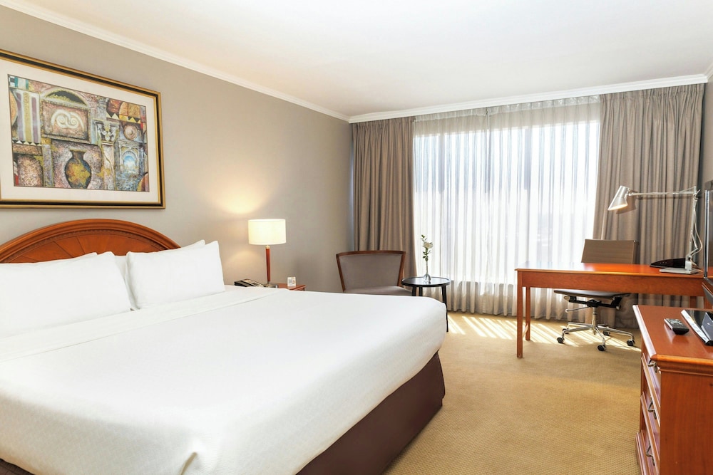 CLASSIC, KING BED, CITY VIEW
