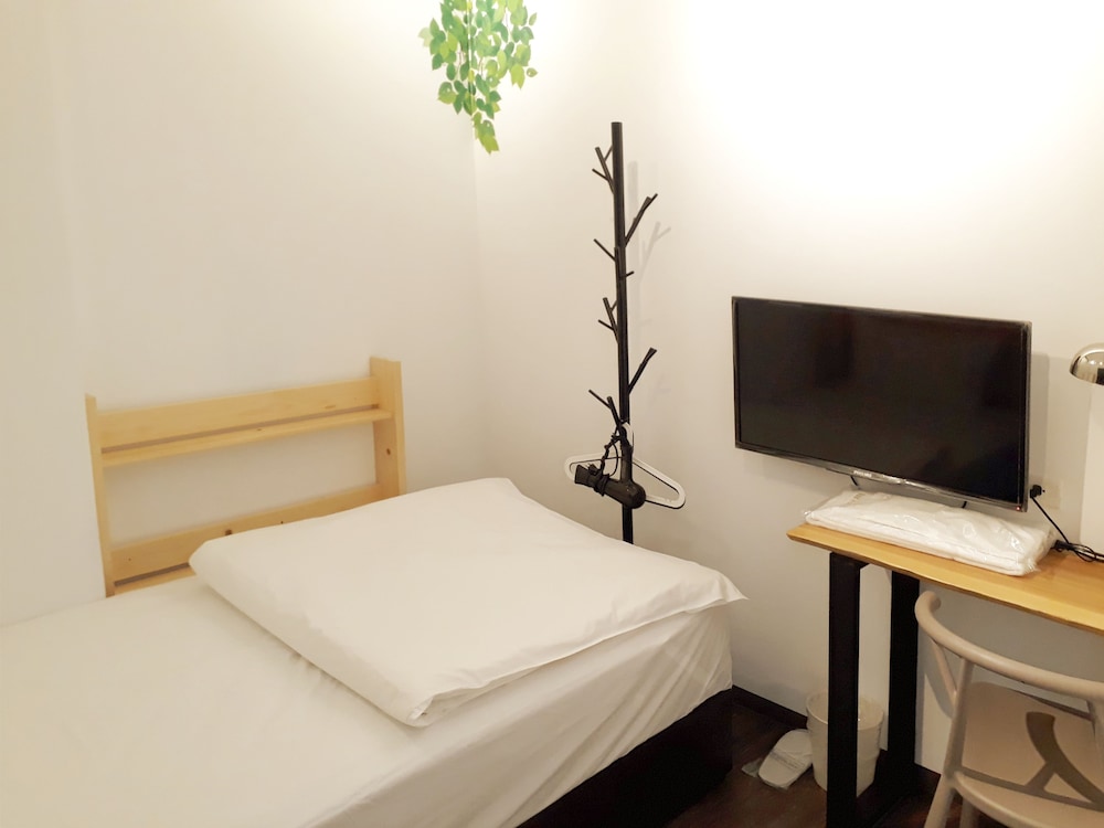 Lutel Hotel 25/100