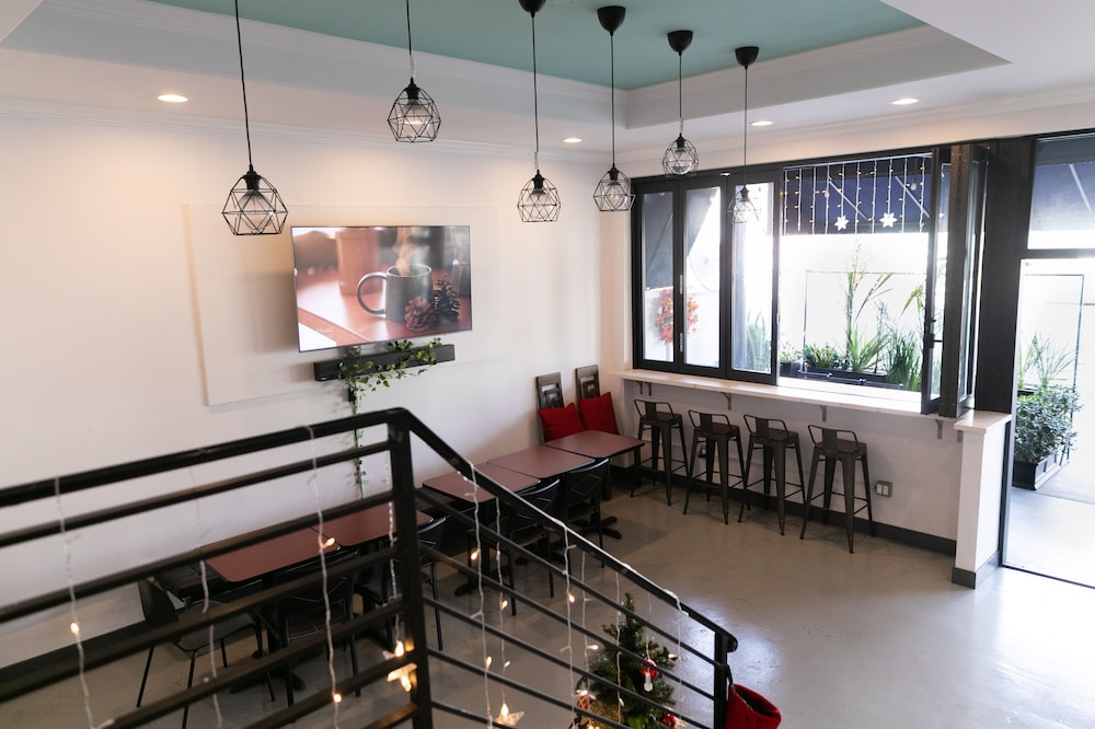 Hometel Suites 59/72