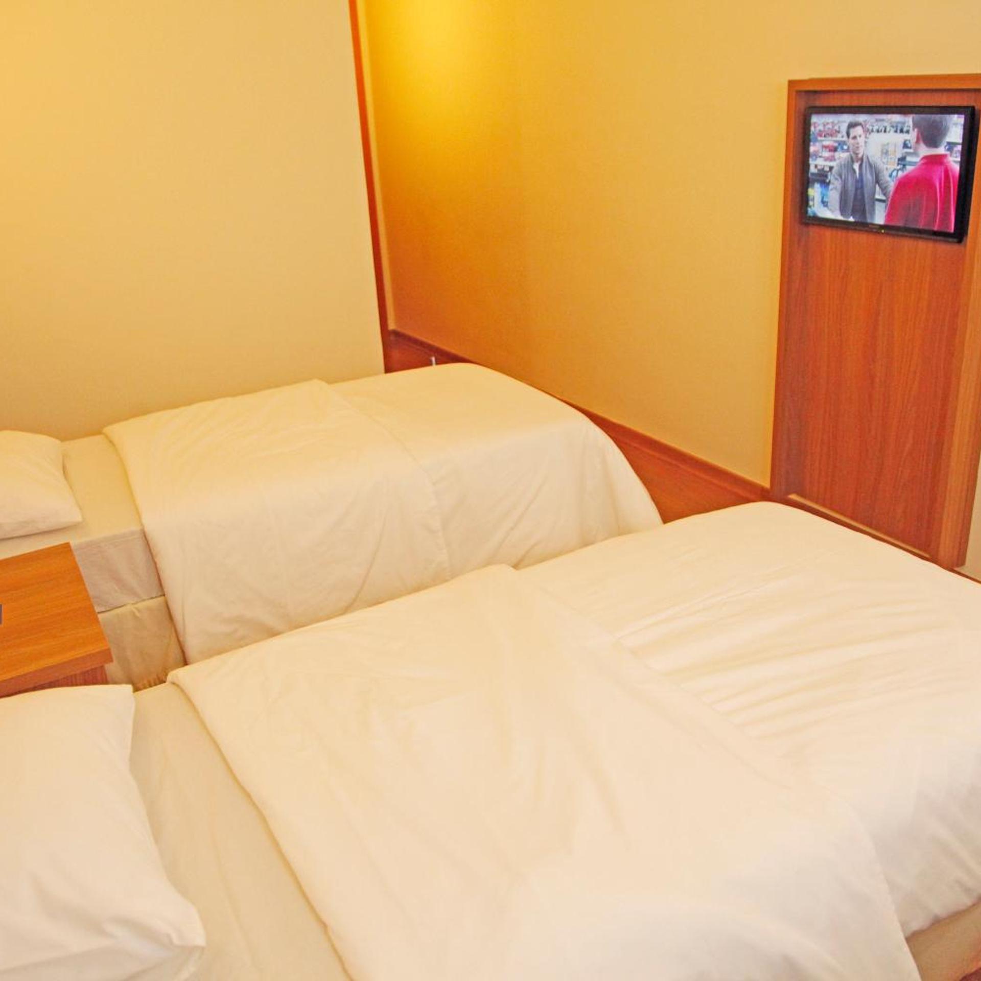 Bernal Hotel Economico 13/27