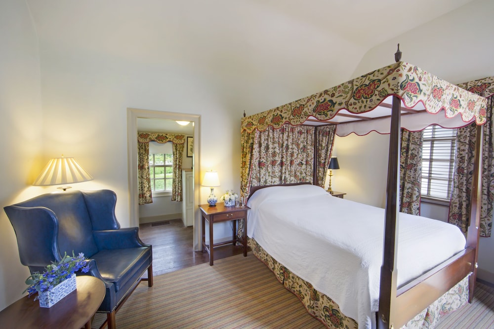 The Colonial Houses - A Colonial Williamsburg Hotel 32/66