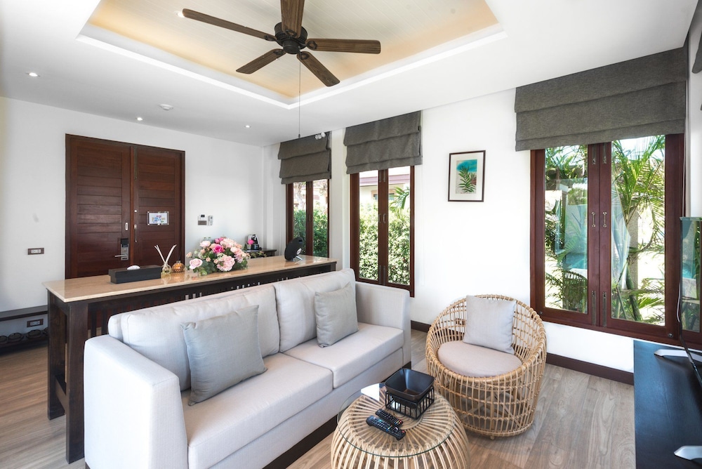 Triple Tree Beach Resort 28/43