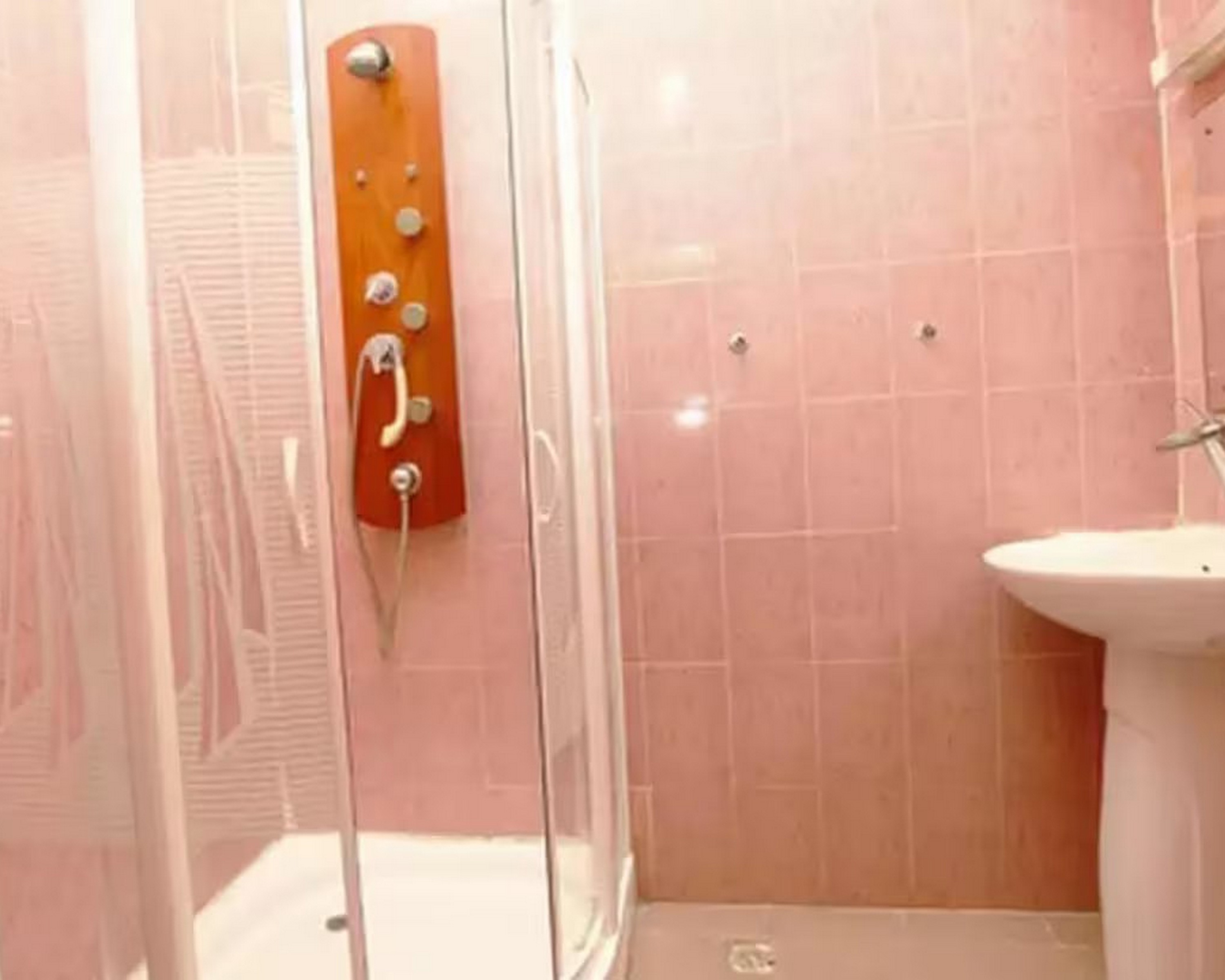 Newcastle Hotel Lekki 28/29