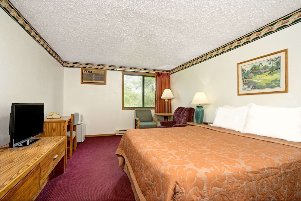 Super 8 By Wyndham Chaska 12/37