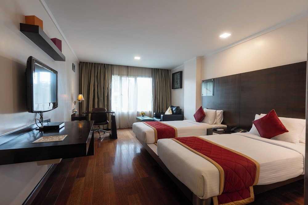 37th Crescent Hotel 15/50