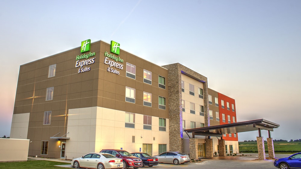 Holiday Inn Express And Suites Spencer 1/53