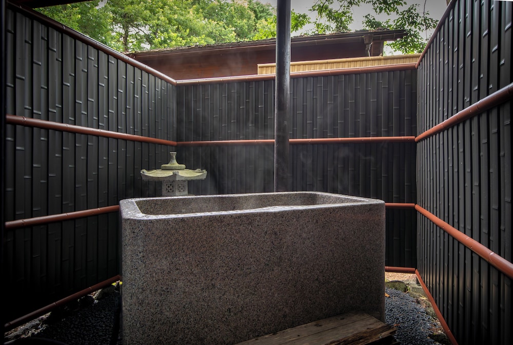 Cottage, Queen Bed, Outdoor Bath, Building B