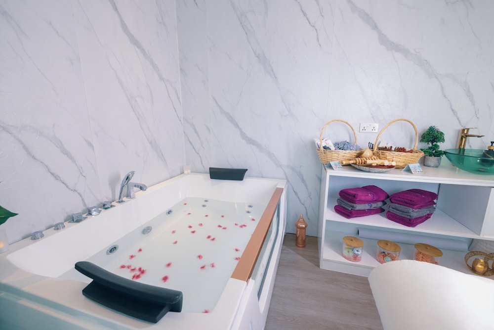 Loumage Suites Spa Seef 42/70