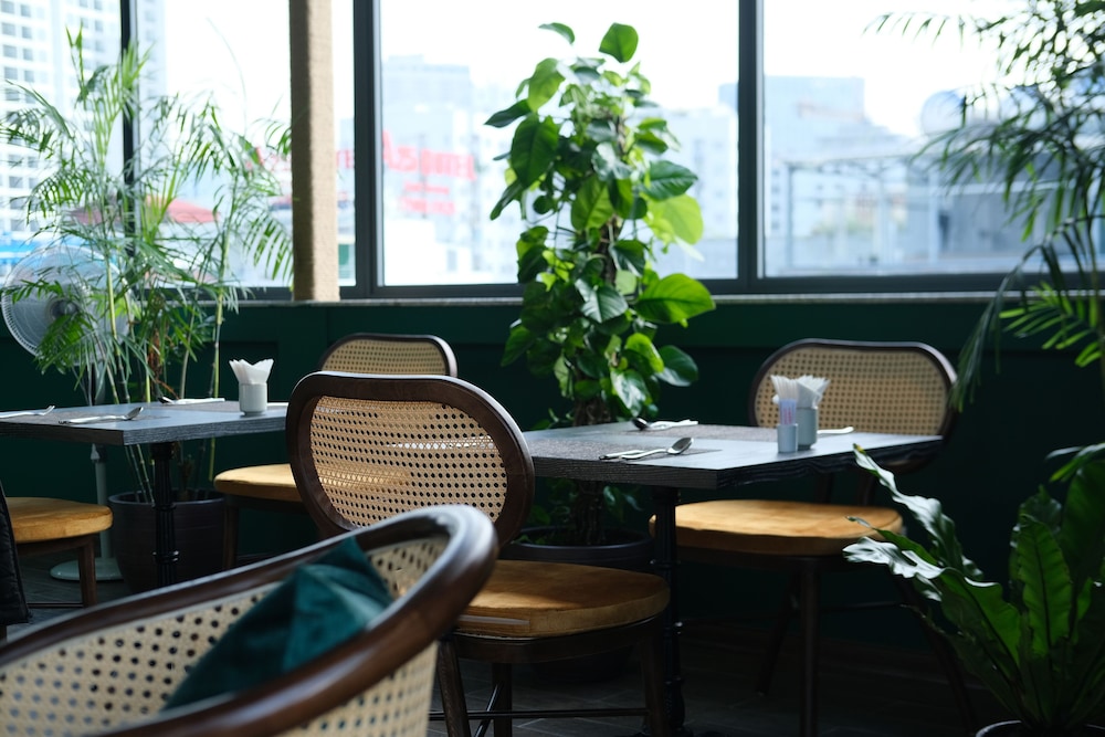 The Bloom Classic - Hotel and Bistro 43/49