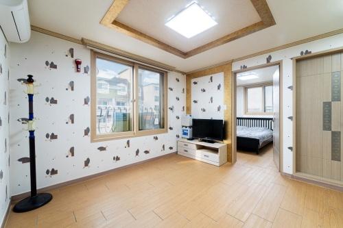 Daecheon Mama Pension 34/37