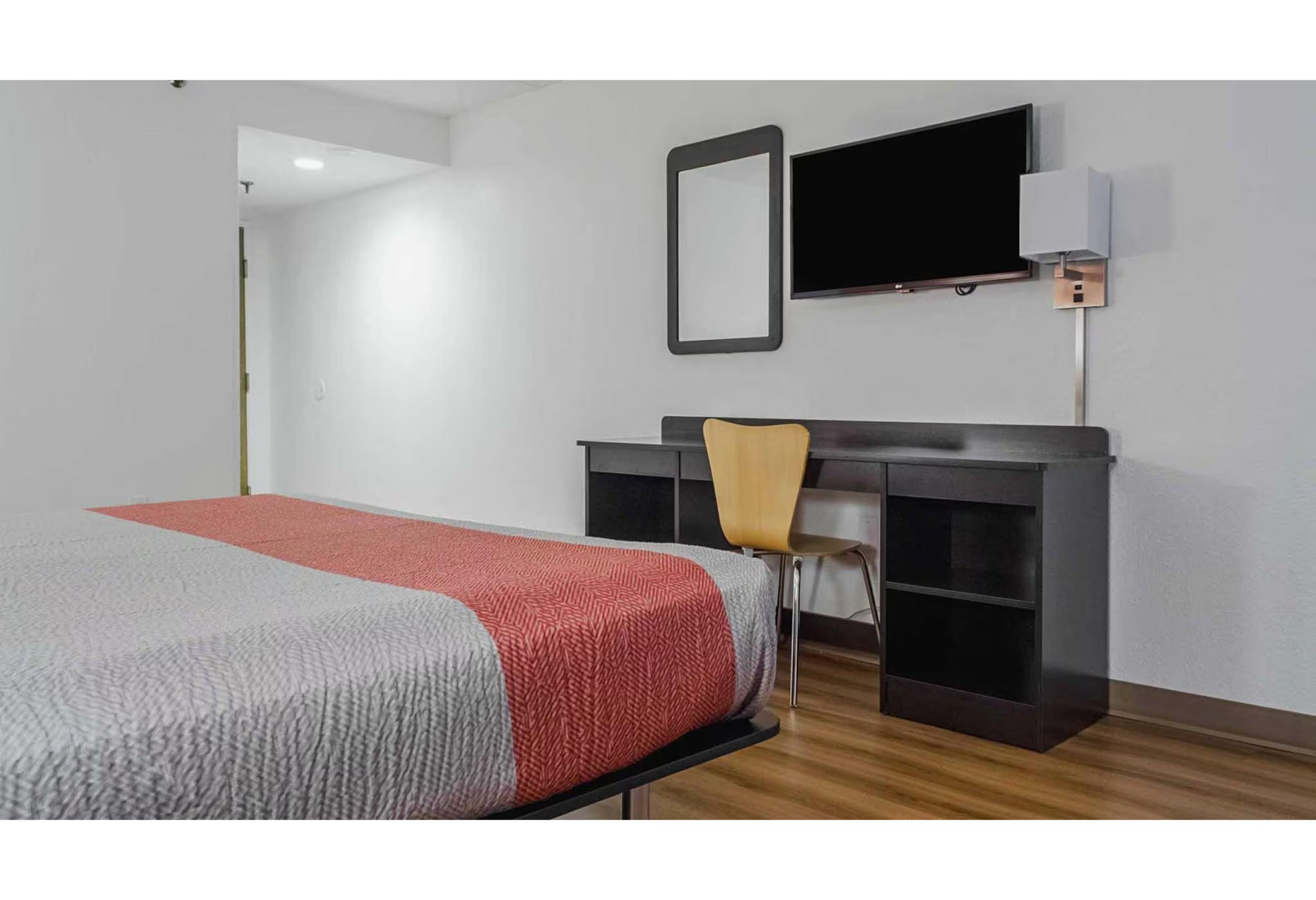 1 Full Bed - ADA/Tub/Micfridge