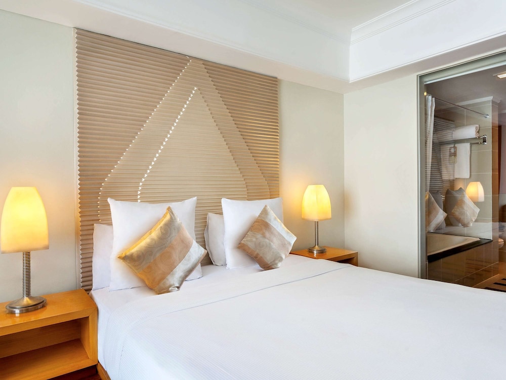 NOVOTEL SEMARANG 15/76