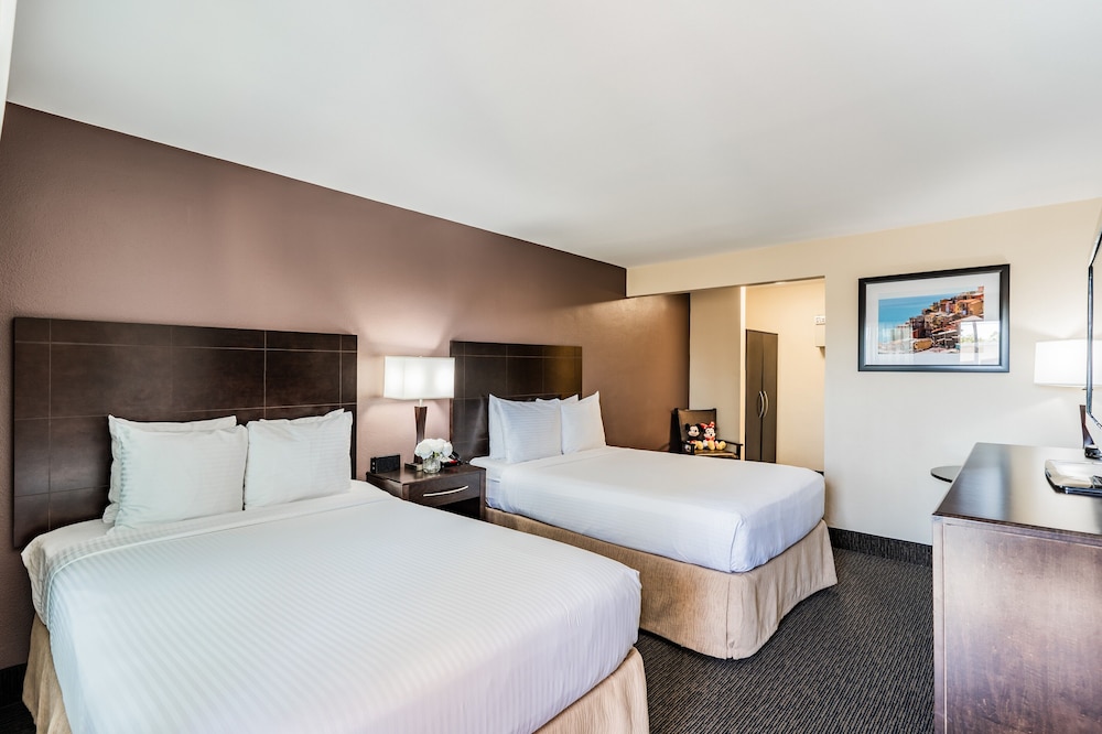 DELUXE, 2 QUEEN BEDS
