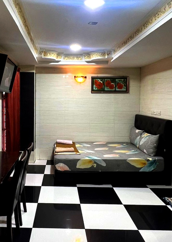 Kota Damansara Business Hotel 9/34