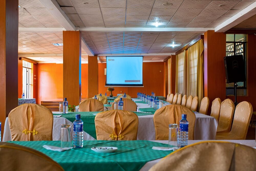 Hotel Nokras Muranga 44/55