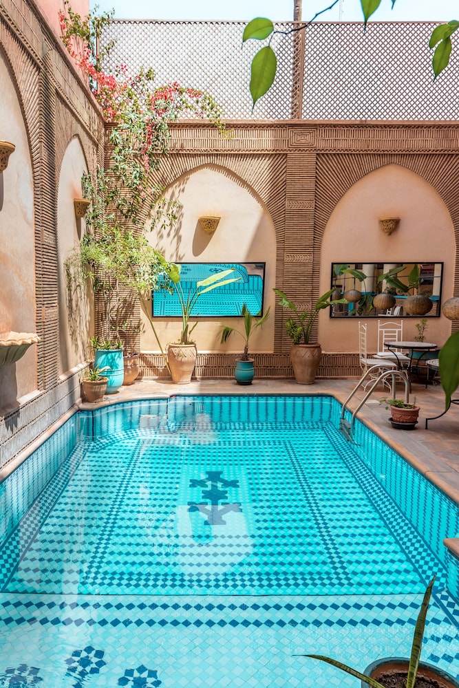 Amani Hotel Suites & Spa 60/85