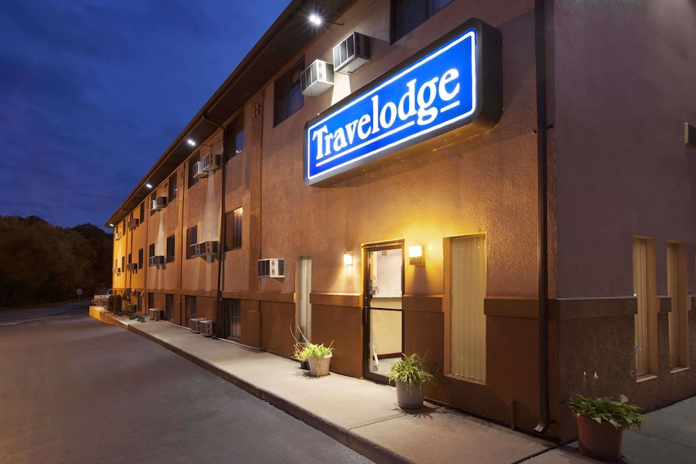 Travelodge by Wyndham La Porte/Michigan City Area 1/50