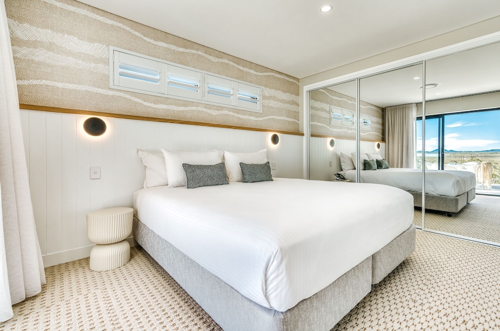 2 Bedrooms, Sunset, Superior, Suite, King and Queen Bed