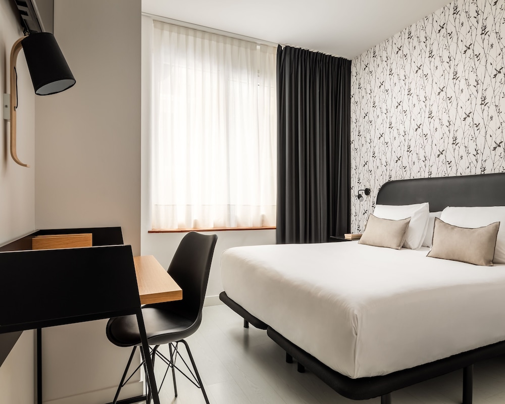 Cosmov Bilbao Hotel** 34/63