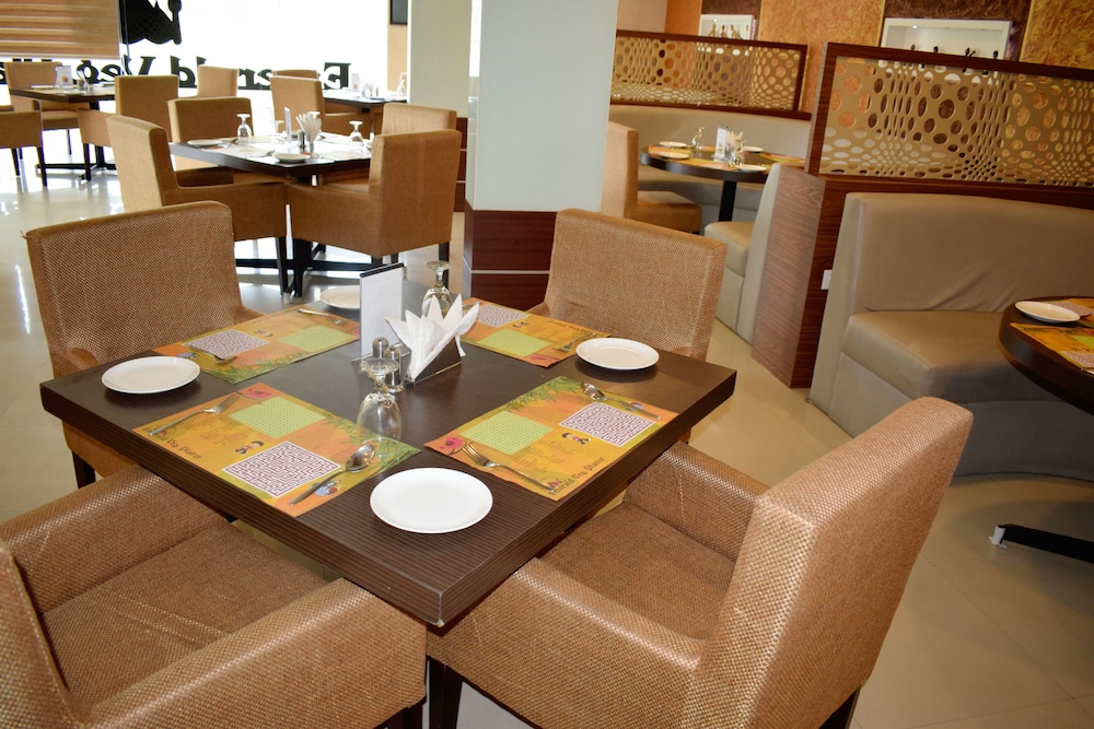 NAKSHATRA EMERALD INN GURUVAYUR 30/41