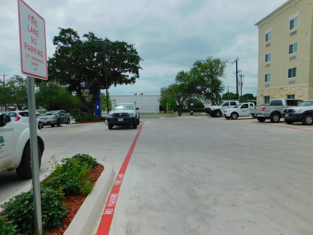 Candlewood Suites SAN ANTONIO AIRPORT 9/45