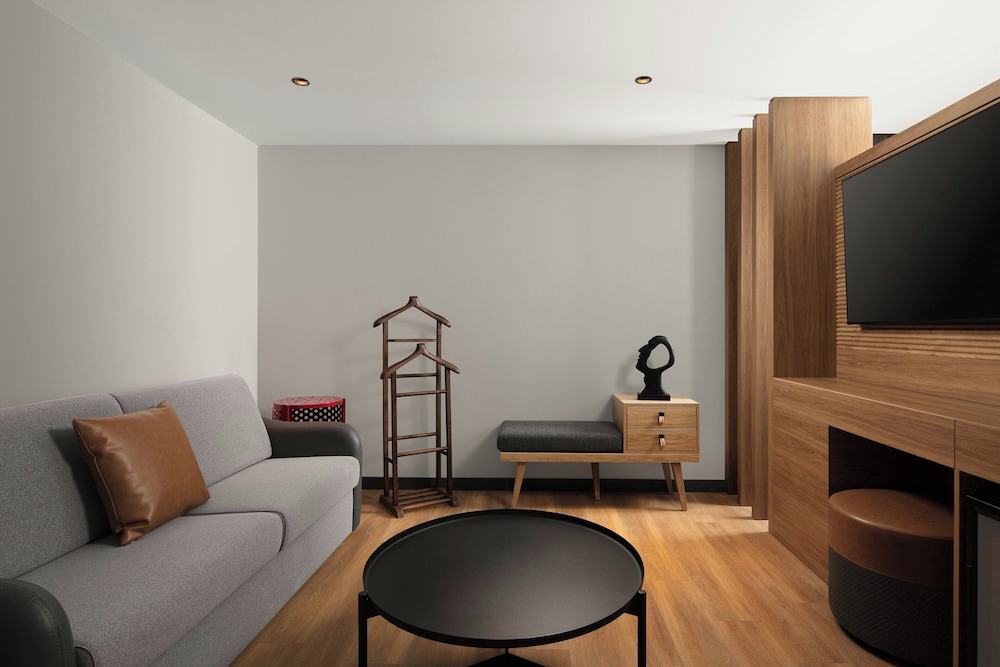 Moxy Istanbul Beyoglu 26/50