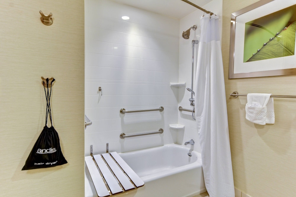 Courtyard by Marriott Bridgeport Clarksburg 7/43