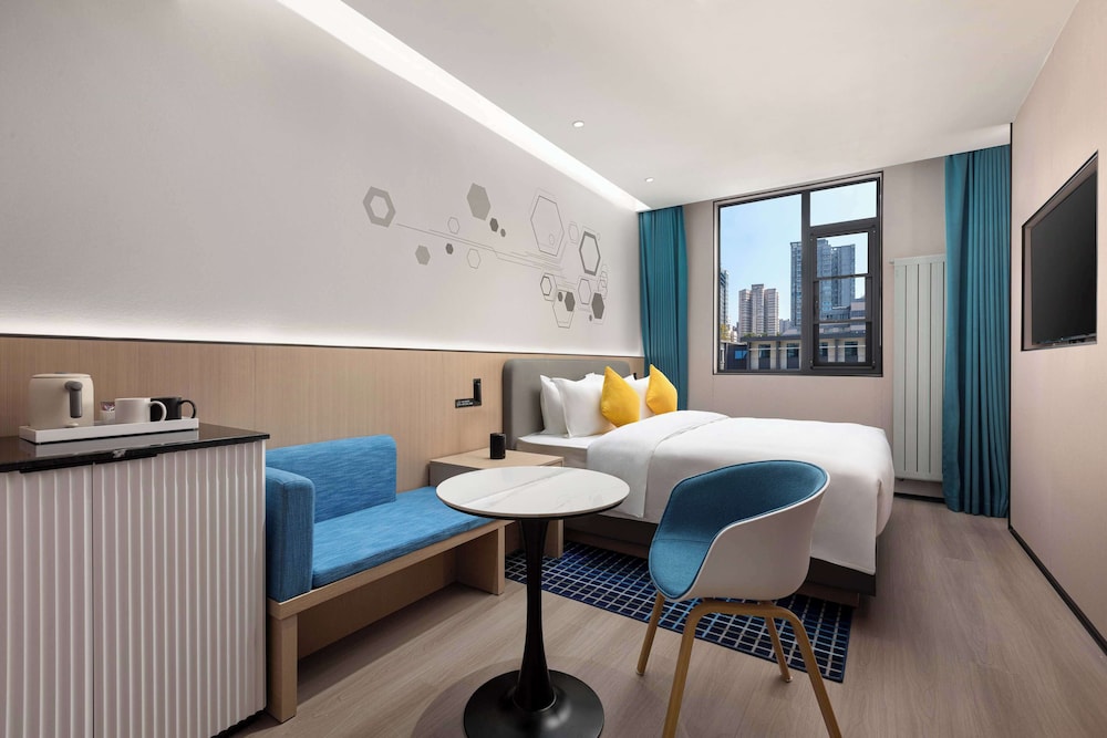 SUPERIOR, KING BED