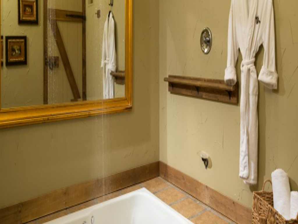 Suite, King Bed, Jetted Tub