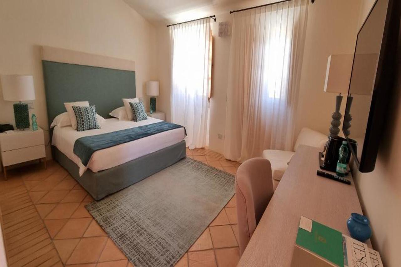 HOTEL BORGO SMERALDO 8/32
