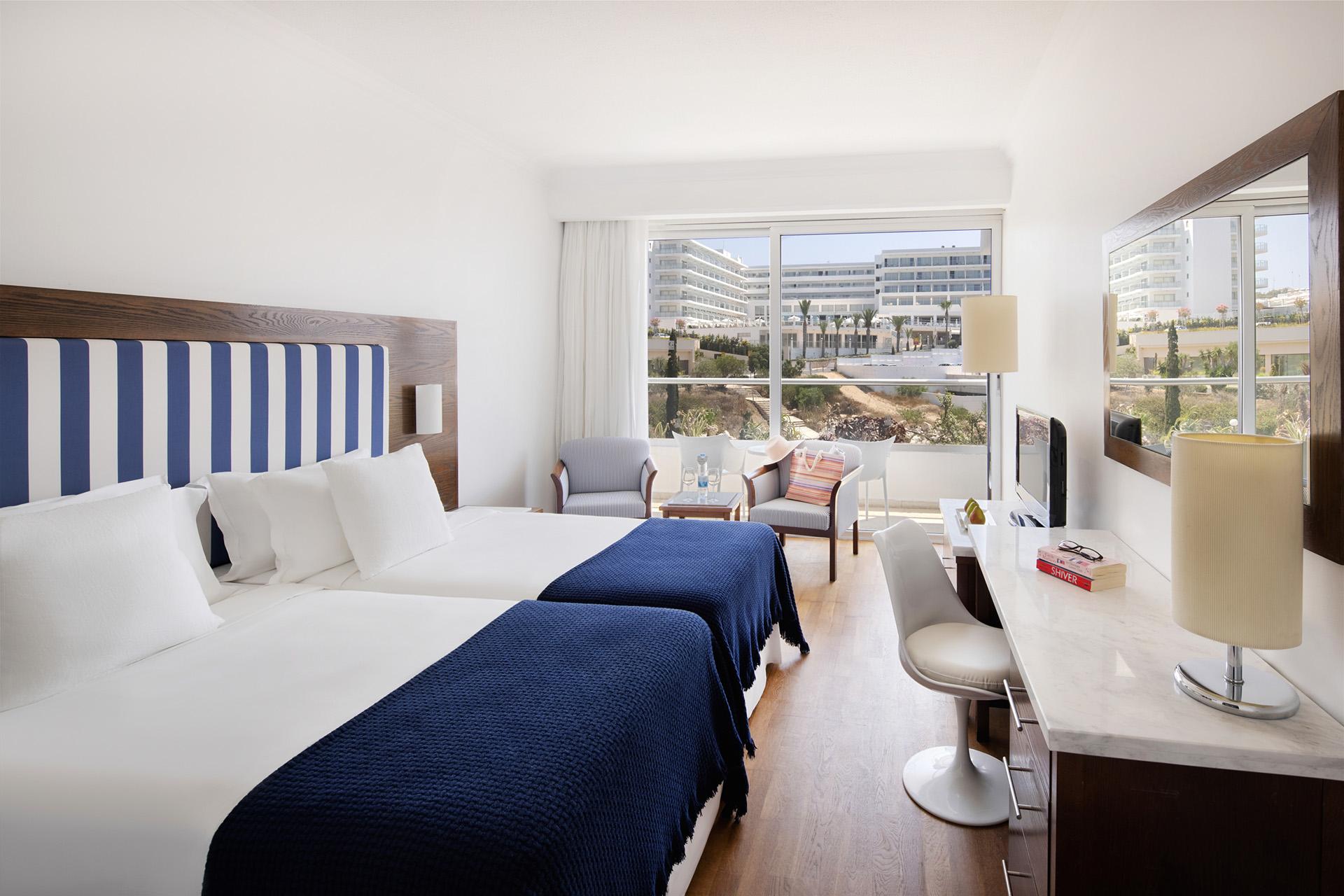 Standard, Double or Twin Bed, Inland View